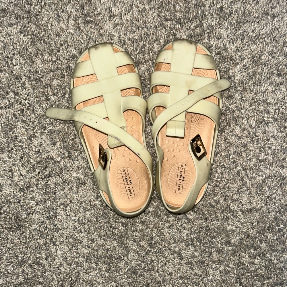 Cream sandals urban pine